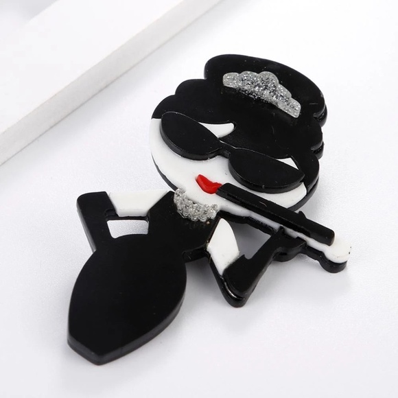 NWT Audrey Hepburn Fashion Brooch Pin | Pretty Fashionista Gifts Chic Modern Pin - Picture 3 of 5